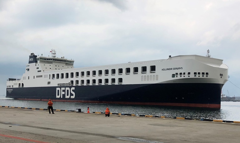 DFDS implemented a tonnage swap with HOLLANDIA SEAWAYS replacing BEGONIA SEAWAYS on the Gothenburg-Zeebrugge service. © Peter Guldager