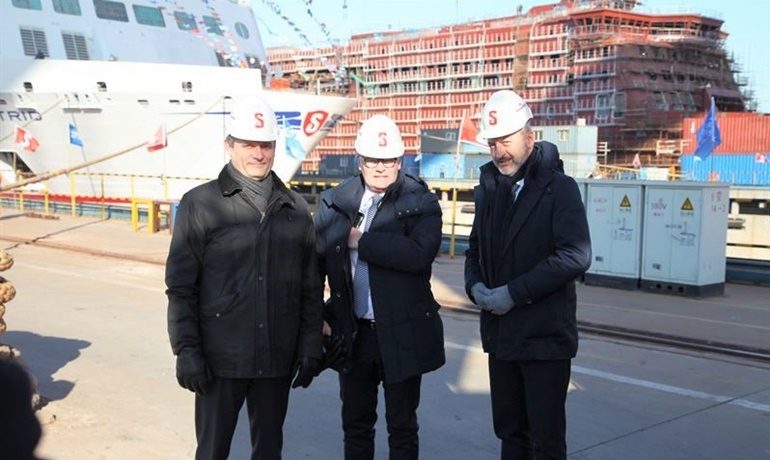 L to R: Per Westling, MD Stena RoRo, Niclas Mårtensson, CEO Stena Line and Christophe Mathieu, CEO Brittany Ferries. At the occasion of the keel laying ceremony of GALICIA, Mr Westling handed over a scale model of the ship to Mr Mathieu. © Stena RoRo