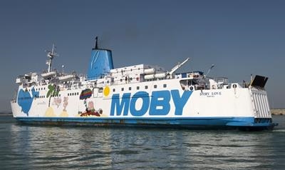 MOBY LOVE changing hands - © Frank Lose