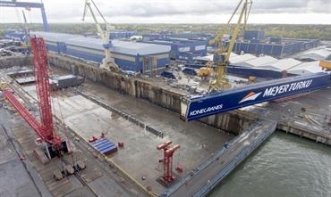 MEIN SCHIFF 2 and a second goliath crane taking shape at Meyer Turku © Meyer Turku