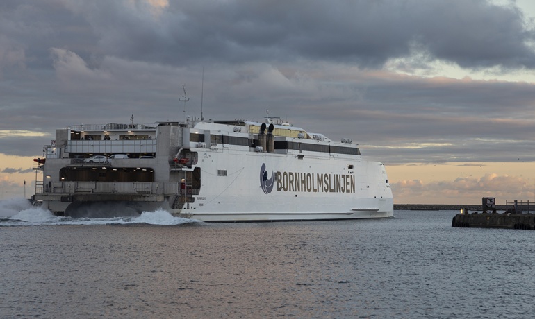 EXPRESS 5 © Søren Lund Hviid EXPRESS 5 © Søren Lund Hviid