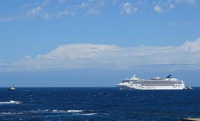 NORWEGIAN STAR being towed back to Melbourne - © Paul Finnigan