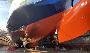 New thrusters in place on PRINS RICHARD © Scandlines