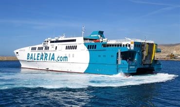 AVEMAR DOS has been brought in to replace the damaged PINAR DEL RIO - © Mike Barker AVEMAR DOS has been brought in to replace the damaged PINAR DEL RIO - © Mike Barker