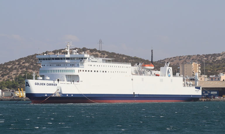 GOLDEN CARRIER © Richard Seville