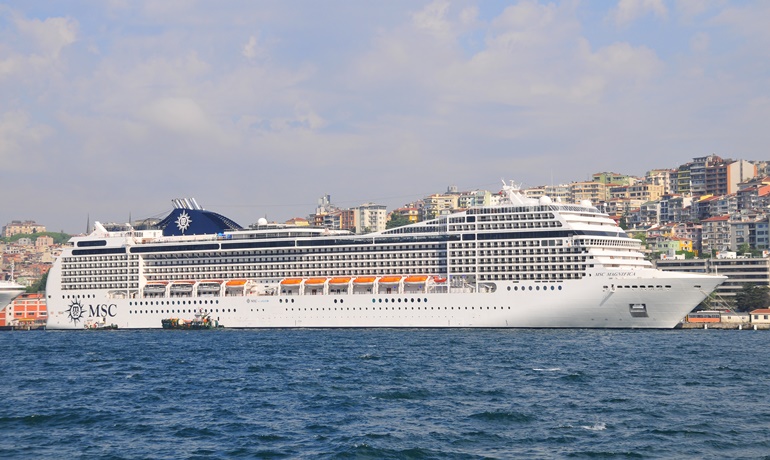 MSC MAGNIFICA will be lengthened by 23 metres © Marc Ottini