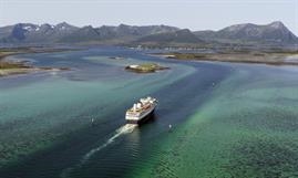 HAVILA CASTOR navigating in Risøyrenna © Marius Beck Dahle