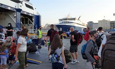 Boarding a ferry in Piraeus in COVID-19 days. © Philippe Holthof