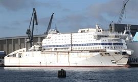 Brittany Ferries' LNG-powered HONFLEUR and the ro-ro MARIA GRAZIA ONORATO alongside FSG's outfitting quay © Frank Heine Brittany Ferries' LNG-powered HONFLEUR and the ro-ro MARIA GRAZIA ONORATO alongside FSG's outfitting quay © Frank Heine