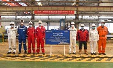 Unlike displayed on the red banner, the eighth E-Flexer will have a 3,600-lanemetre rather than a 3,100-lanemetre intake. © CMI Jinling Weihai Shipyard Unlike displayed on the red banner, the eighth E-Flexer will have a 3,600-lanemetre rather than a 3,100-lanemetre intake. © CMI Jinling Weihai Shipyard