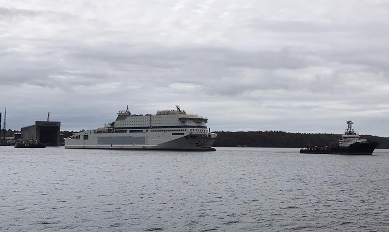 The last ro-pax vessel built by FSG? HONFLEUR seen leaving Flensburg under tow on 25 October. © Fank Behling