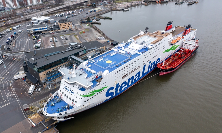 Methanol bunkering in progress. The bunker vessel STOLT SANDPIPER alongside the STENA GERMANICA at Stena Line's Germany terminal in the Port of Gothenburg © Gothenburg Port Authority