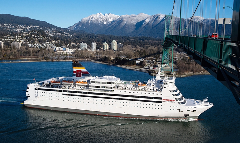ISABELLE passing under the iconic Lions Gate Bridge © Bridgemans ISABELLE passing under the iconic Lions Gate Bridge © Bridgemans