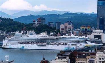 The scrubber-equipped EXPLORER DREAM in the port of Keelung. © Dream Cruises