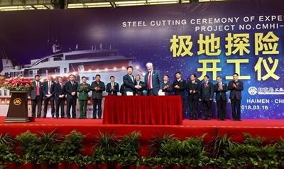 The CMIH DMD David Zhu and the SunStone CEO Niels-Erik Lund congratulating each other on the steel cutting ceremony © Ulstein