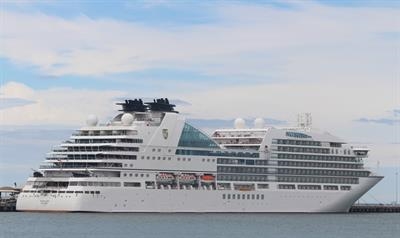 Down Under troubles for the new SEABOURN ENCORE - © Roger Hurcombe