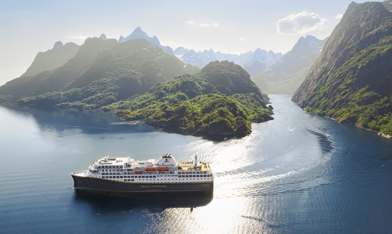 HAVILA CASTOR in Trollfjorden © Marius Beck Dahle / Werksted