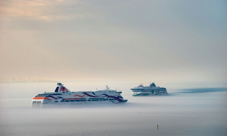 BALTIC QUEEN and MEGASTAR © Dmitry Sumin