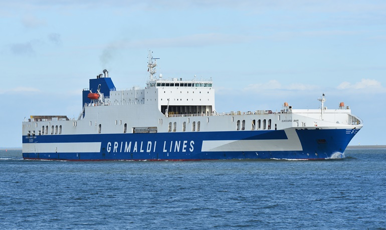 EUROCARGO BARI will continue to call at Antwerp on Saturdays, arriving at 7:00 and leaving for Zeebrugge and Cork again at 12:00. © Marc Ottini