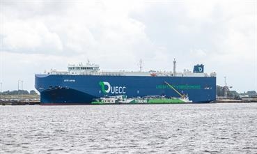 UECC’s multi-fuel LNG battery hybrid PCTC AUTO ASPIRE being refuelled with LBM at the Port of Zeebrugge © Titan Clean Fuels 