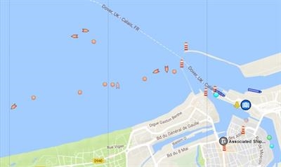Cat-and-mouse game by French fishermen © Marinetraffic