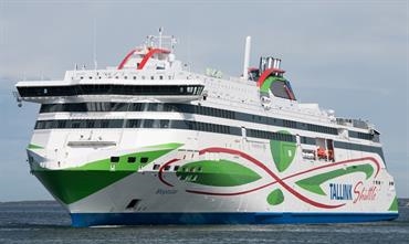 MEGASTAR carried over 2,000,000 passengers and 375,000 during her first full year in service. © Frank Lose