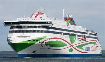 MEGASTAR carried over 2,000,000 passengers and 375,000 during her first full year in service. © Frank Lose
