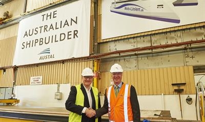 David Singleton from Austal and Frantz Palludan, Molslinjen, officially started the production ©  Austal/EHRENBERG Kommunikation
