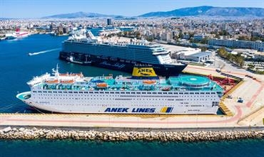 EL. VENIZELOS seen alongside the port of Piraeus' southern breakwater on 9 April 2020. © George Giannakis EL. VENIZELOS seen alongside the port of Piraeus' southern breakwater on 9 April 2020. © George Giannakis