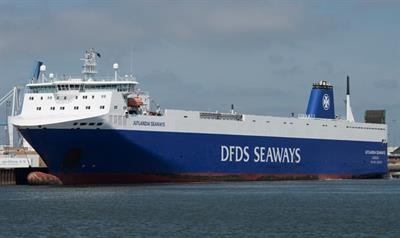JUTLANDIA SEAWAYS alongside DFDS' Esbjerg terminal © Frank Lose