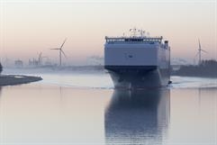 HÖEGH TRAVELLER departs Amsterdam. © Søren Lund Hviid