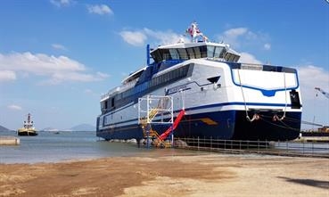 WILLEM DE VLAMINGH touching the water for the first time on 19 January © Rederij Doeksen