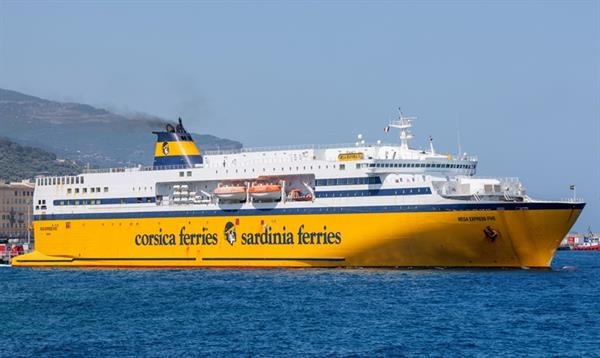 MEGA EXPRESS FIVE © Frank Lose