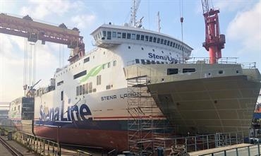 Part of STENA LAGAN's new midbody section has been inserted with the ship's bow already modified for later drive-through double-deck loading. © Stena RoRo