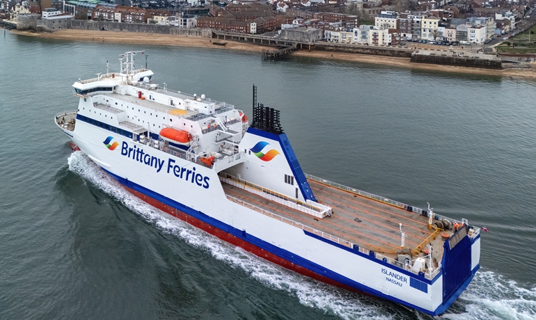 ISLANDER © Maritime Photographic ISLANDER © Maritime Photographic