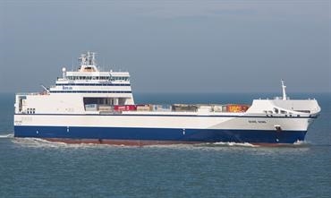 BORE SONG was the first ship to undertake berthing trials at Tilbury's new river berth. © J.J. JAGER