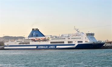 CRUISE SMERELDA has finished her summer stint between Civitavecchia and Olbia, joining ZEUS PALACE on the Livorno-Palermo route. © Marc Ottini