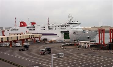 Silver Ferry took up service on 25 April © Tsuyoshi Ishiyama Silver Ferry took up service on 25 April © Tsuyoshi Ishiyama