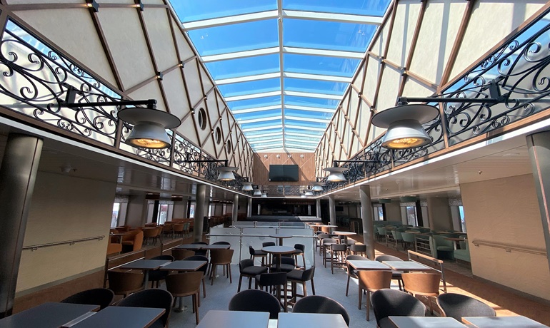 The Plaza Mayor main bar with skylight midships on Deck 8. © CMI Jinling Weihai Shipyard The Plaza Mayor main bar with skylight midships on Deck 8. © CMI Jinling Weihai Shipyard