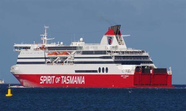 SPIRIT OF TASMANIA I © Dale Crisp