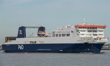 P&O Ferries has confirmed the sale of its 2000-built EUROPEAN ENDEAVOUR to Rederi AB Eckerö © Frank Lose