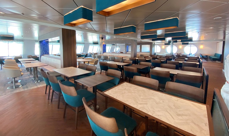 The main restaurant Azul forward on Deck 7. © CMI Jinling Weihai Shipyard
