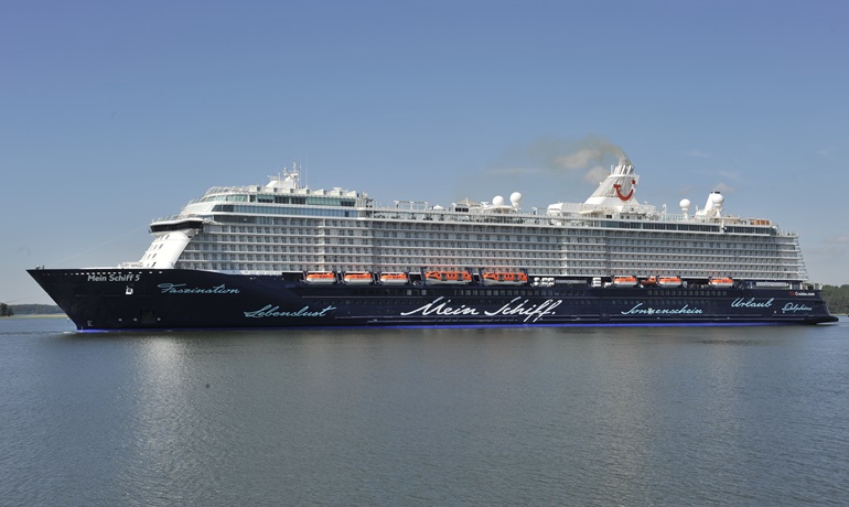  MEIN SCHIFF 5 delivered ahead of time 
