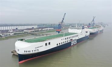 DFDS's three ships on the Gothenburg-Zeebrugge route will be replaced by a 6,695-lanemetre mega freighter built by Jinling. The latest such freighter, HOLLANDIA SEAWAYS, will be introduced between Gothenburg and Ghent this weekend. © DFDS DFDS's three ships on the Gothenburg-Zeebrugge route will be replaced by a 6,695-lanemetre mega freighter built by Jinling. The latest such freighter, HOLLANDIA SEAWAYS, will be introduced between Gothenburg and Ghent this weekend. © DFDS