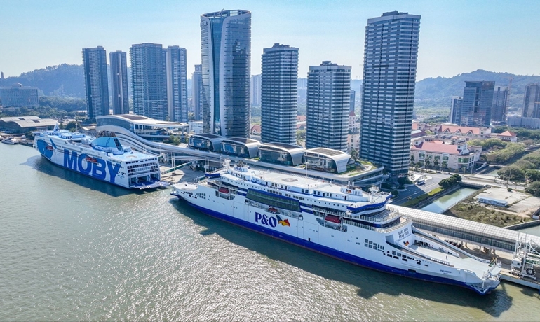 P&O PIONEER and MOBY FANTASY © GSI P&O PIONEER and MOBY FANTASY © GSI