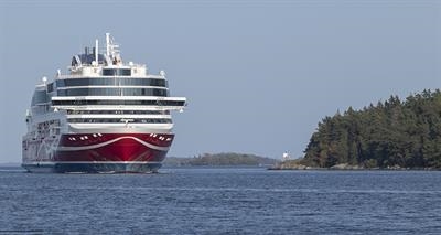 The 2021-built dual-fuel LNG-electric cruise ferry VIKING GLORY. © Søren Lund Hviid