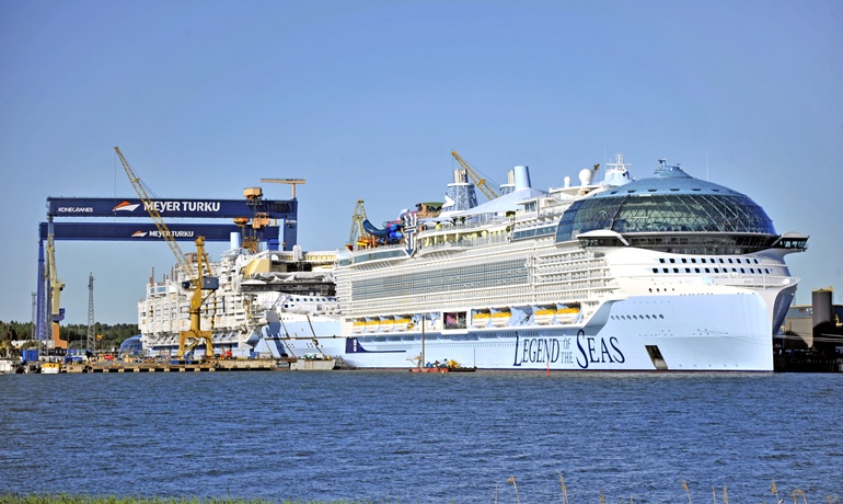LEGEND OF THE SEAS and HERO OF THE SEAS behind © Jukka Huotari LEGEND OF THE SEAS and HERO OF THE SEAS behind © Jukka Huotari