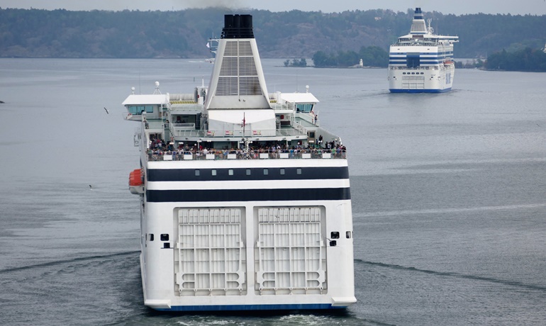 ROMANTIKA is currently making a Riga-Sassnitz emergency crossing. SILJA SERENADE will be laid up in Helsinki on 19 March. © Kai Ortel