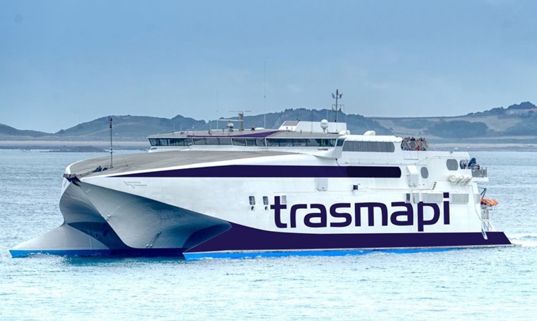 The 40-knot CONDOR RAPIDE left Poole for Spain on 7 July. © Trasmapi