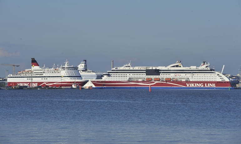 GABRIELLA and VIKING GRACE © Jukka Huotari